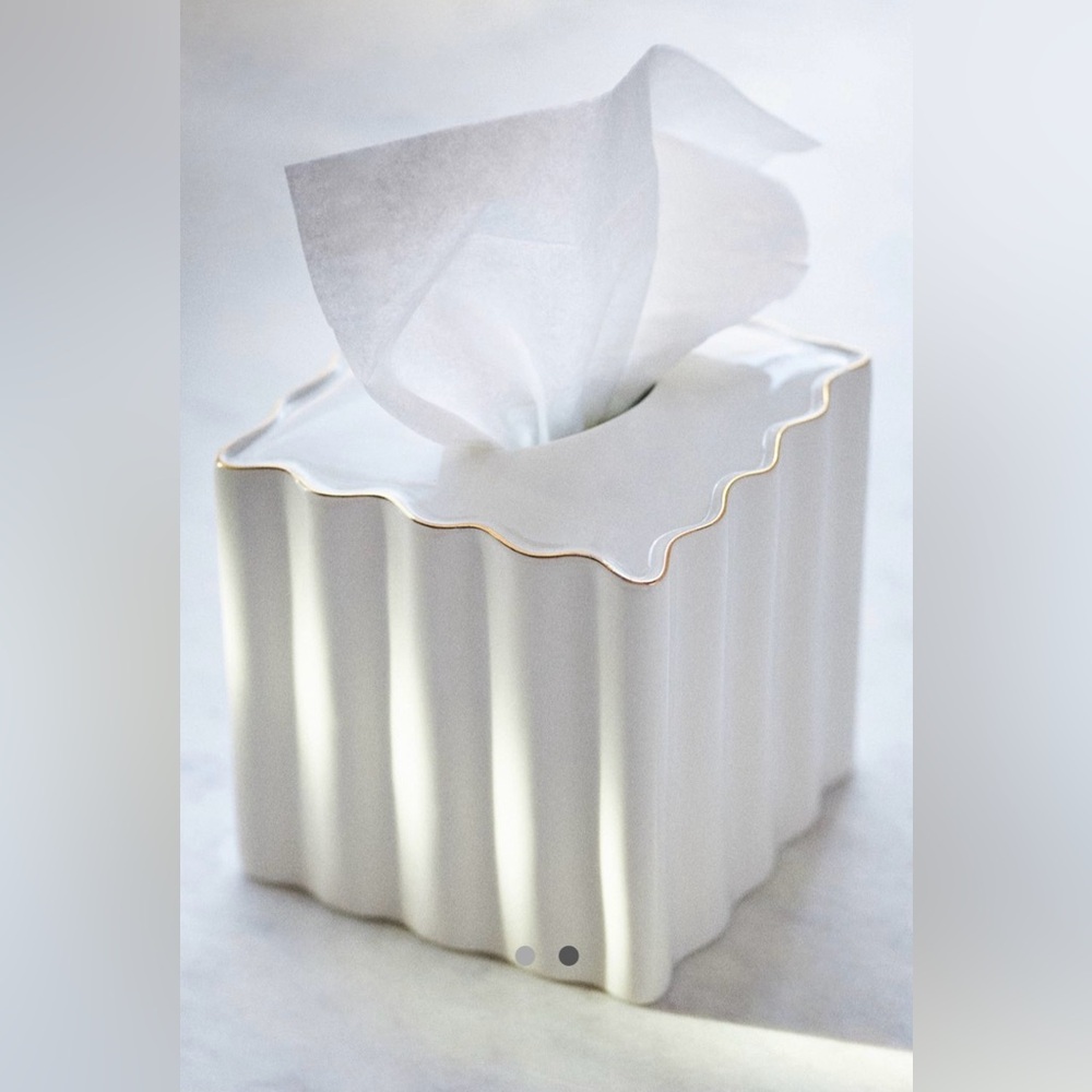 NWT Anthropologie Le Marais Scalloped Tissue Box Cream Gold Trim
